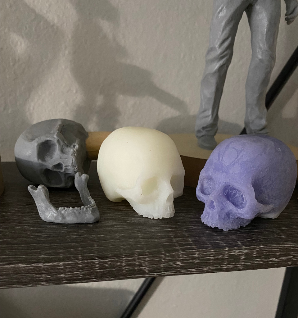 Resin skulls